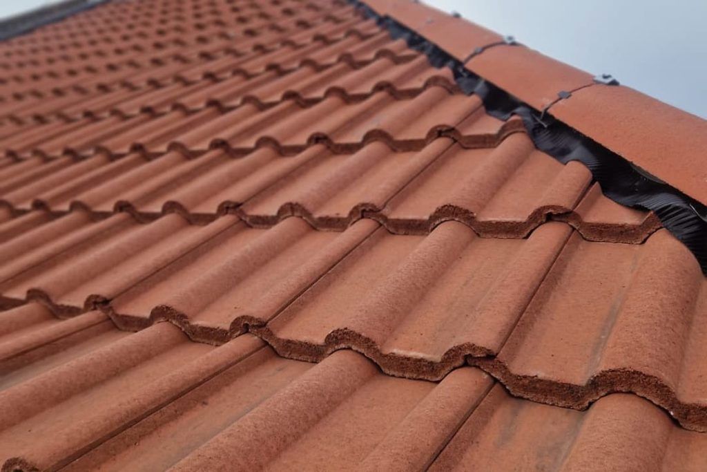 a close up of a roof